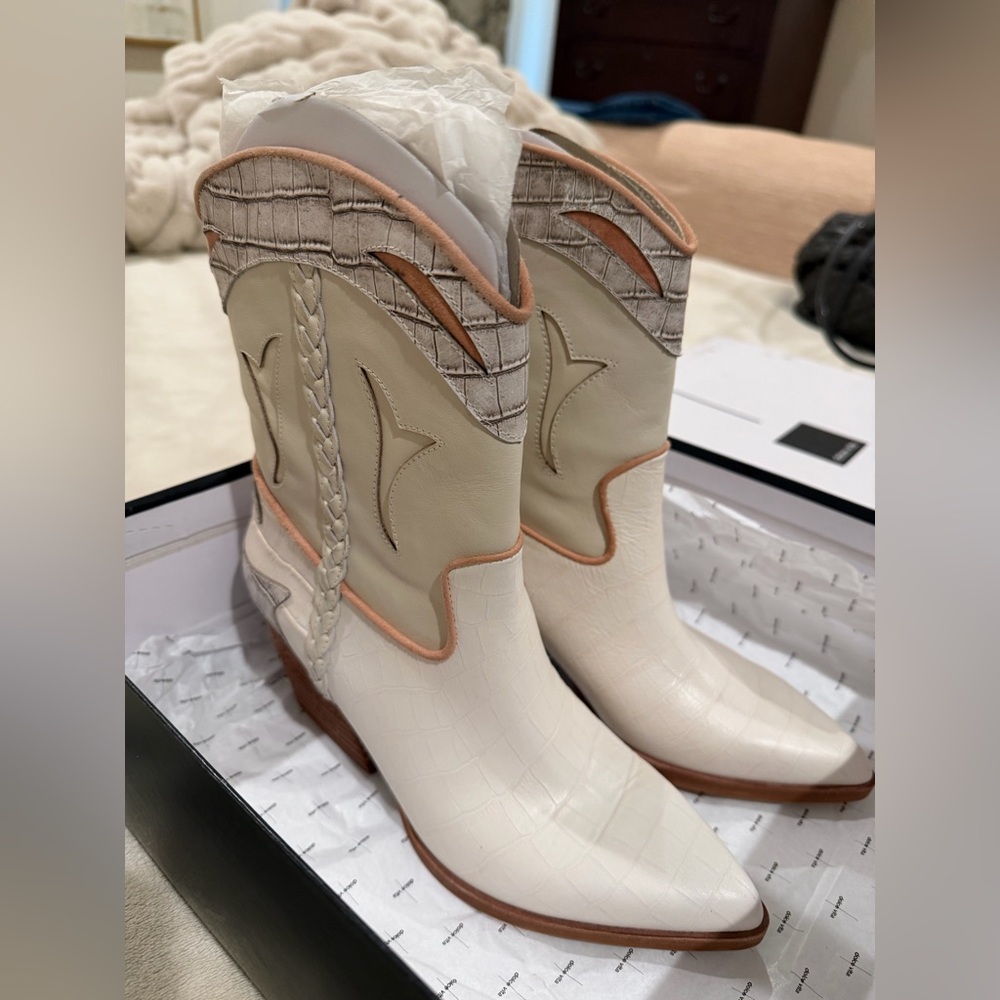 Dolce Vita Boots !!! Mint Condition